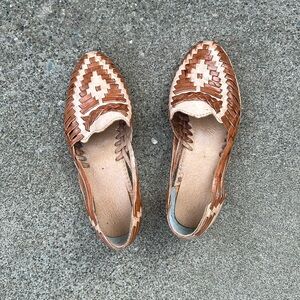 Huarache two-tone sandals fits size 8